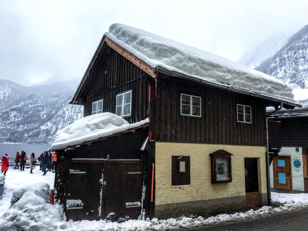 奧地利·哈爾施塔特 Hallstatt | 走進冰天雪地的童