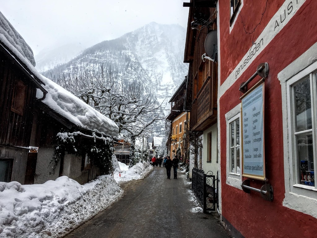 奧地利·哈爾施塔特 Hallstatt | 走進冰天雪地的童