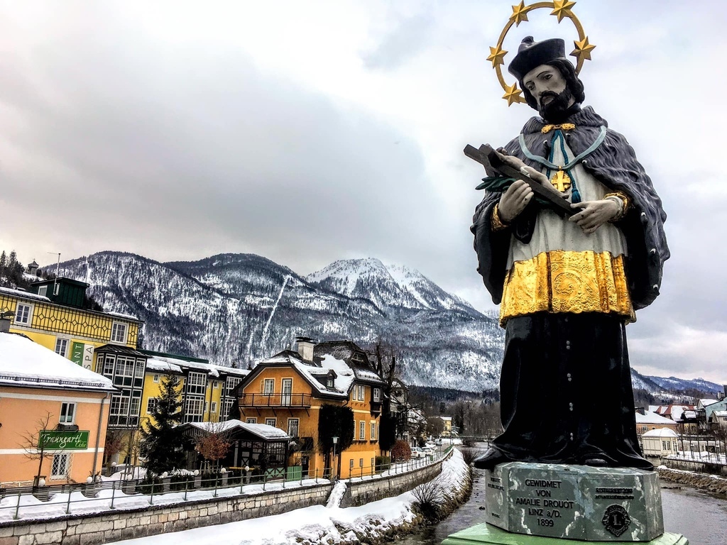 奧地利·哈爾施塔特 Hallstatt | 走進冰天雪地的童