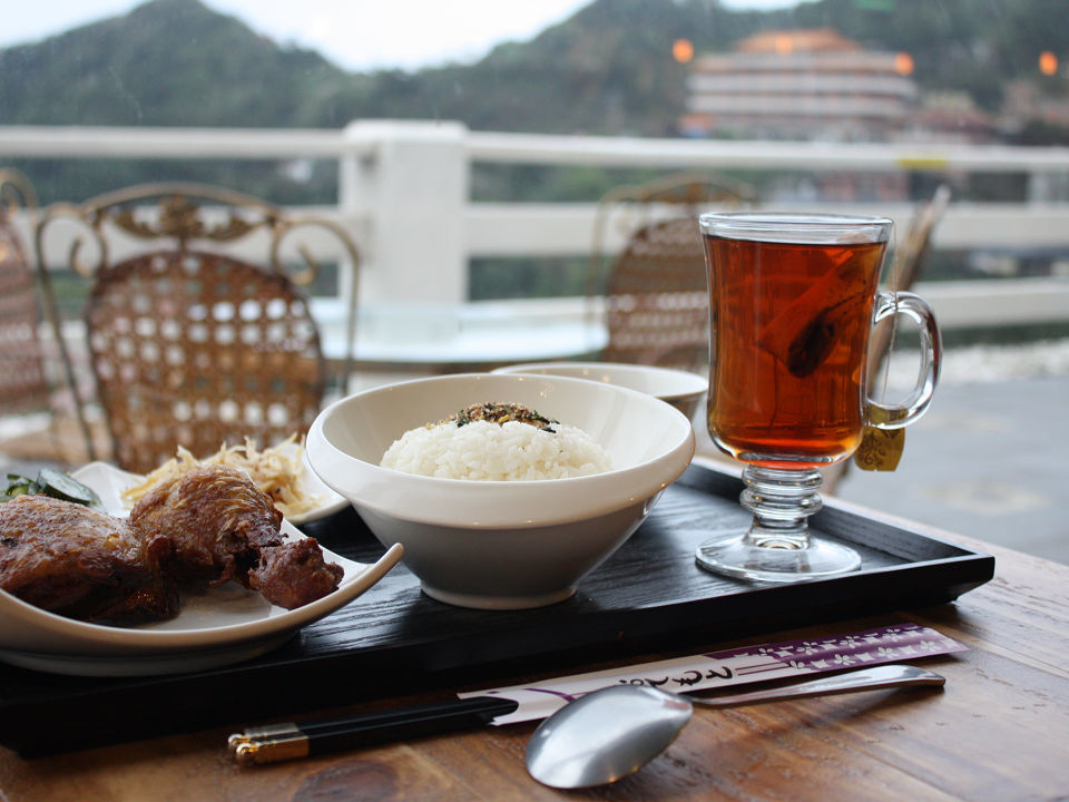 九份景點,九份交通,九份美食,九份景點推薦,九份交通資訊,九份美食推薦,九份景點特色,九份交通指南,九份美食地圖 鄰近知名九份景點,便利的九份交通,享受獨特的九份美食!搭乘九份交通接駁車至黃金博物館園內,九份金瓜石金礦餐旅會館邀請您一同遊覽九份景點,嚐盡九份美食!