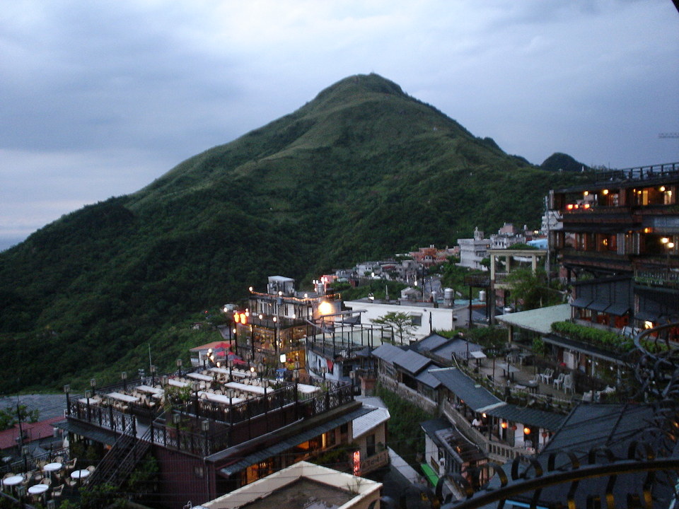 九份景點,九份交通,九份美食,九份景點推薦,九份交通資訊,九份美食推薦,九份景點特色,九份交通指南,九份美食地圖 鄰近知名九份景點,便利的九份交通,享受獨特的九份美食!搭乘九份交通接駁車至黃金博物館園內,九份金瓜石金礦餐旅會館邀請您一同遊覽九份景點,嚐盡九份美食!