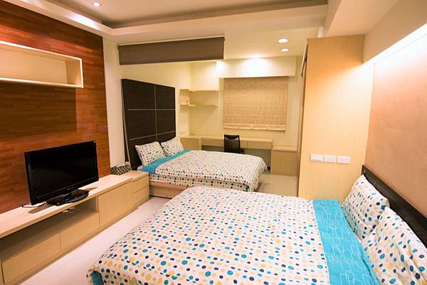 608-bed.jpg 608-bed.jpg