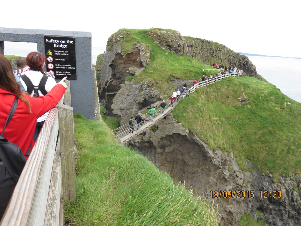 英國 Belfast 15 A B R O A D 第二十九話 出發 巨人堤道giant S Causeway一天遊 4 Carrick A Rede Rope Bridge 卡里克吊橋 第4節 19 09 15 90後環球小棧 痞客邦