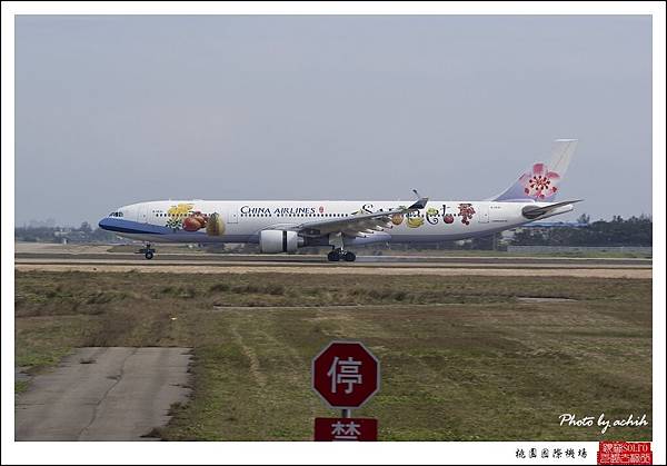 中華航空B-18311水果彩繪飛機01.jpg