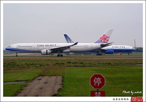 中華航空B-18302客機01.jpg