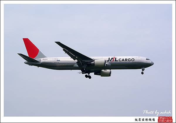 JAL JA633J貨機04.jpg