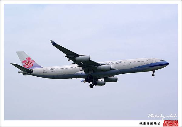 中華航空B-18806客機01.jpg