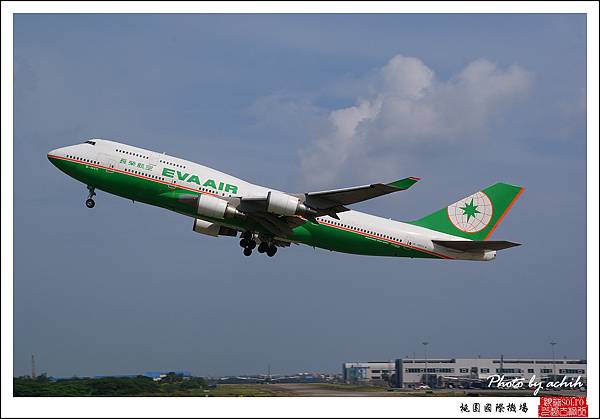 長榮航空B-16411客機02.jpg