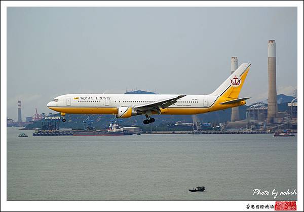 汶萊航空V8-RBJ客機02.jpg