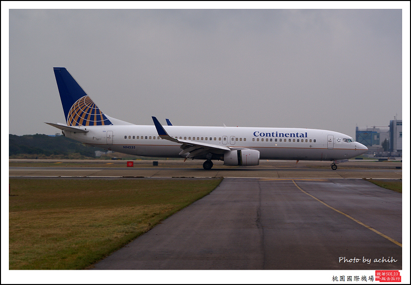 美國大陸航空N14235客機002.jpg