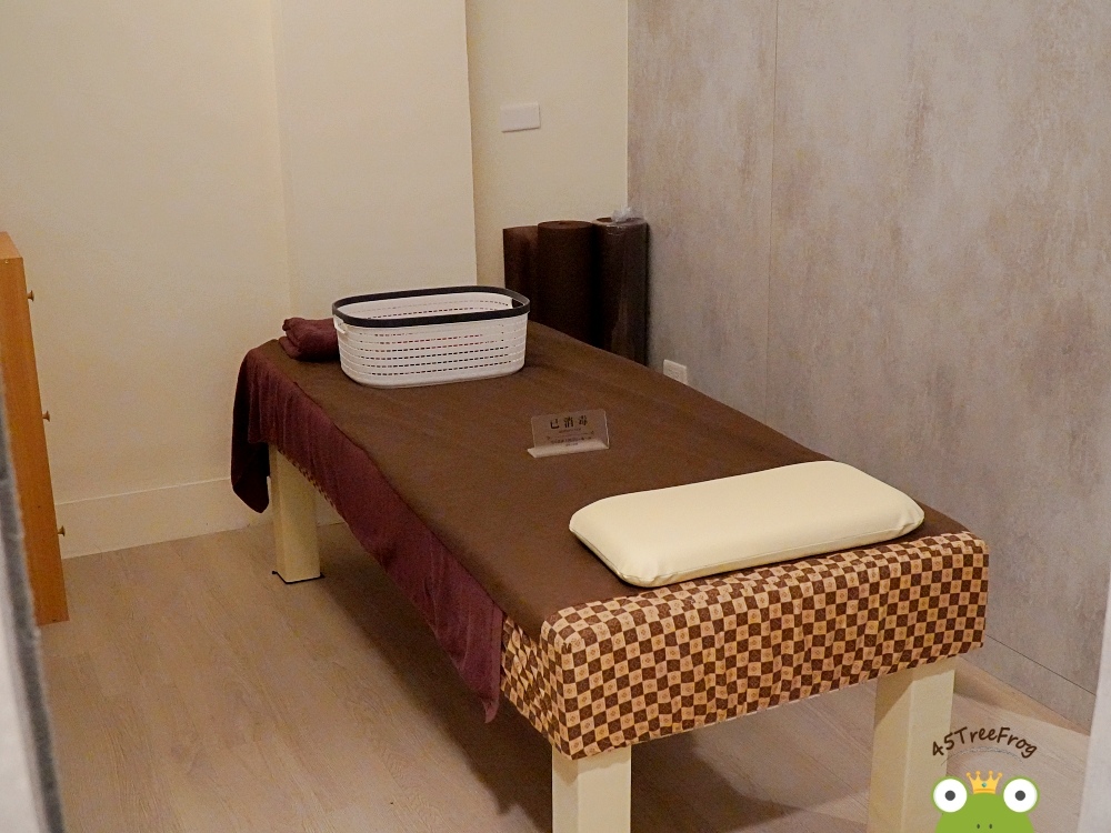 【台中按摩】草上飛足體養生會館中清店| 中清路按摩好評推薦 