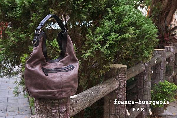 Francs-Bourgeois Paris #Tree House - Francs-Bourgeois Paris #bag #牛皮 #法國