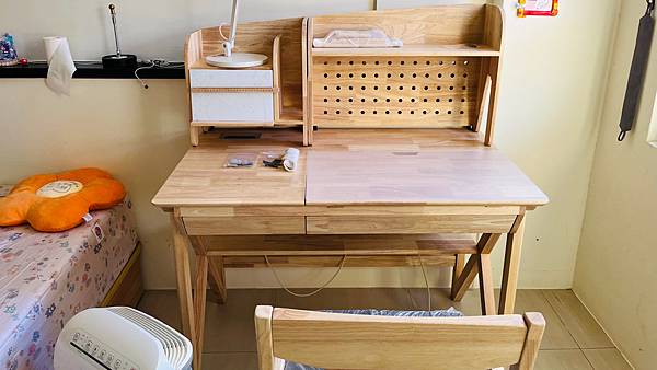 環安書桌椅，一套陪伴孩子，可用20年的實木成長桌椅，一路用至
