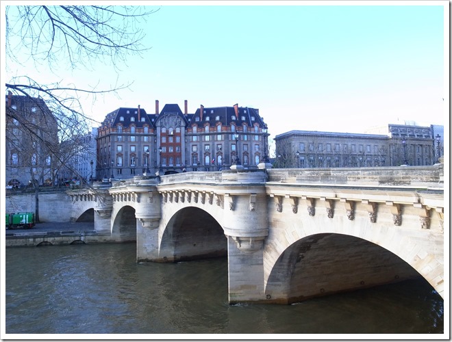 R0011072 R0011072