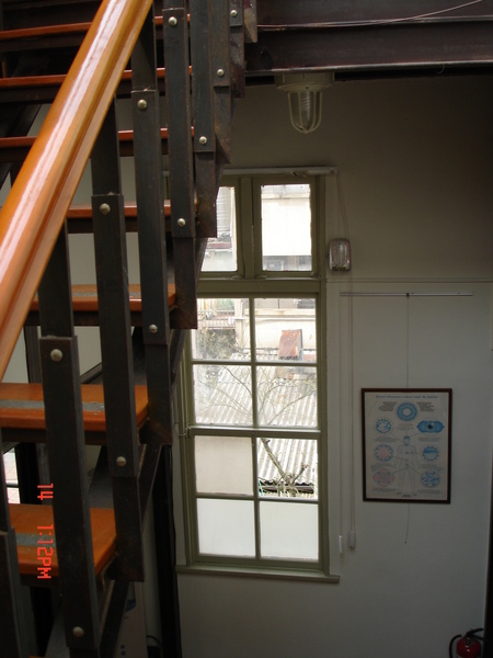 20090314牯嶺街小劇場樓梯窗