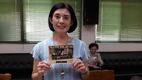 日本的鈴木麻理子偕同88歲母親來台尋根，在竹東鎮戶政事務所人員和地方耆老的協助下，如願圓夢。.jpg