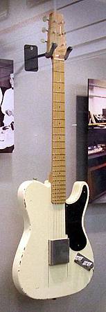 Fender_Esquire_1st_prototype_in_1949_at_Fender_Guitar_Factory_museum