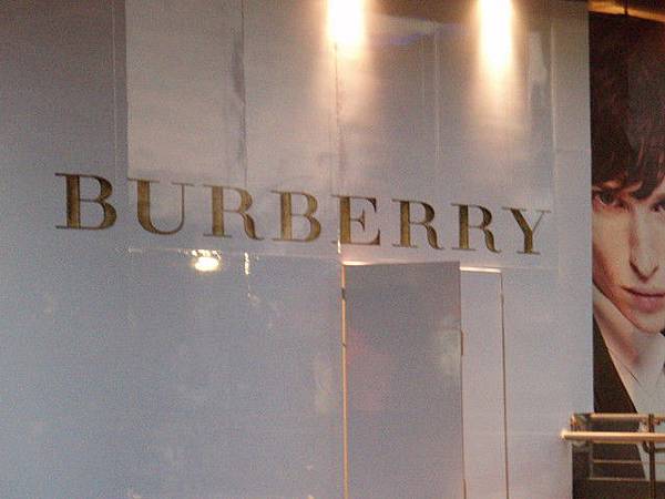 BURBERRY即將在此為您服務.jpg