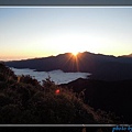 太陽從南湖大山後面冒出來