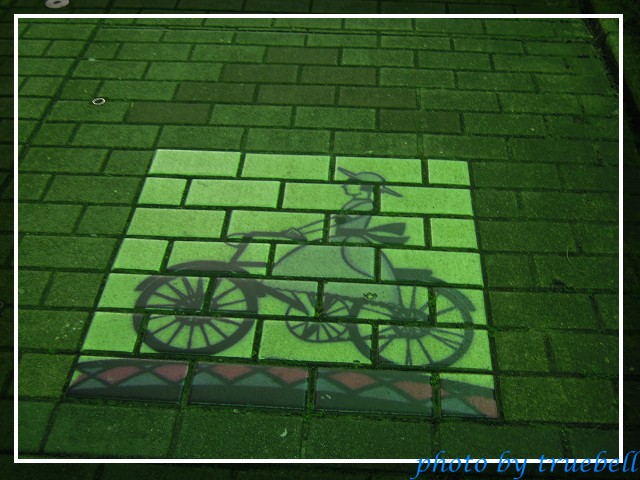 地上腳踏車道的標誌