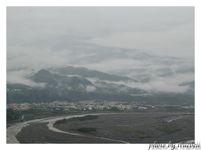 雲霧繚繞的水里