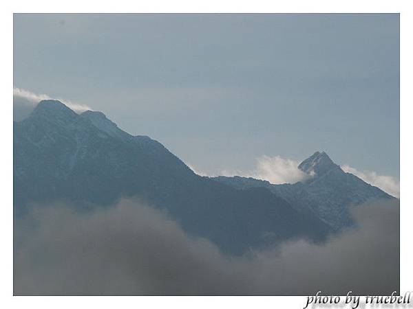 望鄉遠望玉山主峰、北峰、北北峰