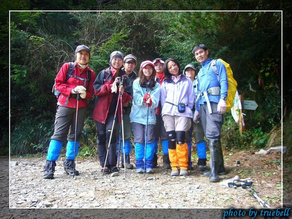 登山口出發前團拍