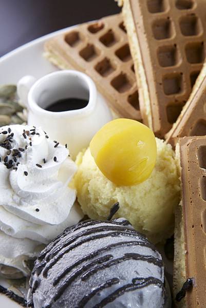 葵瓜子芝麻冰淇淋鬆餅.jpg 葵瓜子芝麻冰淇淋鬆餅.jpg