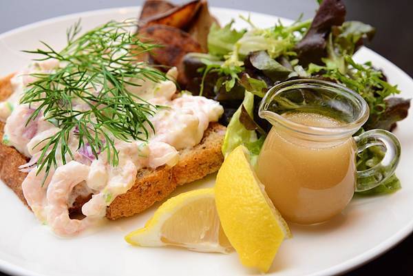 北極蝦沙拉吐司佐馬鈴薯.jpg 北極蝦沙拉吐司佐馬鈴薯.jpg