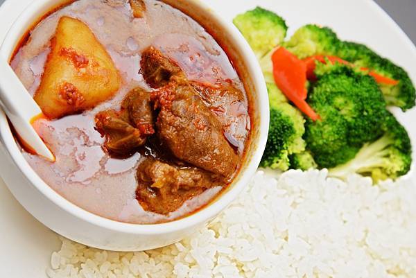 咖哩牛腩飯.jpg 咖哩牛腩飯.jpg