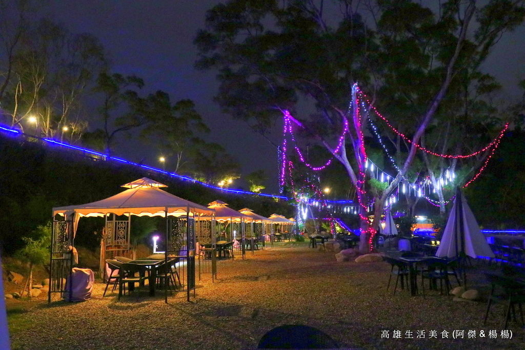 【高雄景點-無名咖啡】喝杯咖啡來壺茶,俯瞰義大世界、夜賞摩天輪,還能玩水、戲沙、吃桶仔雞、溜小孩。 @ :: 痞客邦 ::