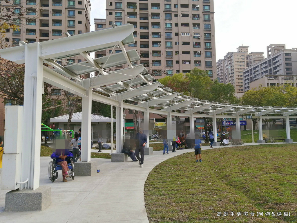 高雄特色公園 全新啟用 結合攀爬網攀岩板3公尺高低平台 戲砂坑 山訓冒險 塗鴉牆等遊具的共融式公園 福山公園