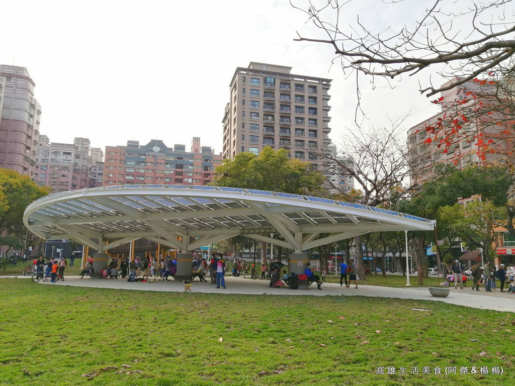 高雄特色公園 全新啟用 結合攀爬網攀岩板3公尺高低平台 戲砂坑 山訓冒險 塗鴉牆等遊具的共融式公園 福山公園