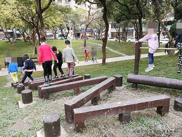 高雄特色公園 全新啟用 結合攀爬網攀岩板3公尺高低平台 戲砂坑 山訓冒險 塗鴉牆等遊具的共融式公園 福山公園