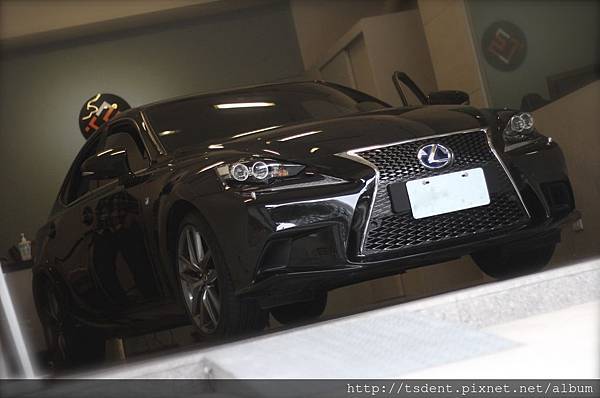 Lexus iS300h F SPORT 凹痕修復