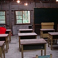綠光小學教室內