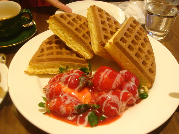 草莓奶油鬆餅