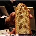 氣孔分布均勻的長棍麵包