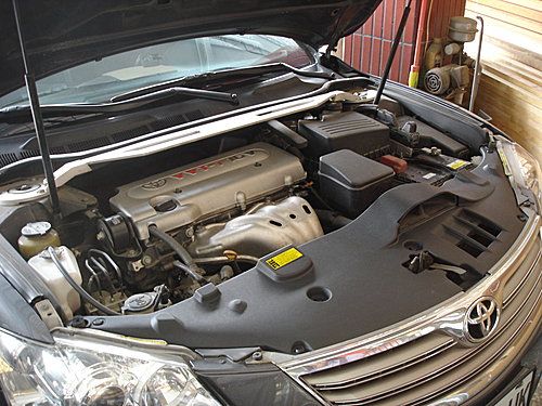 老爸的CAMRY 2.4E加裝水箱架上飾板-4