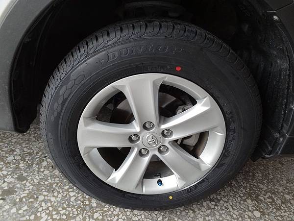 RAV4第一次換新鞋DUNLOP GRANDTREK PT3(10).JPG