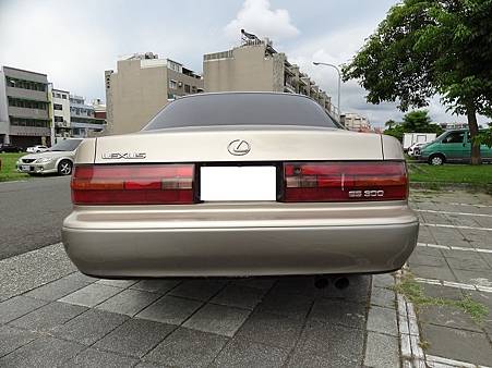 您多久沒在路上遇到她LEXUS ES300 MCV10(3).JPG