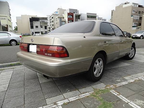 您多久沒在路上遇到她LEXUS ES300 MCV10(4).JPG