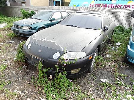 與花草共存的前愛車TOYOTA SOARER(1).JPG