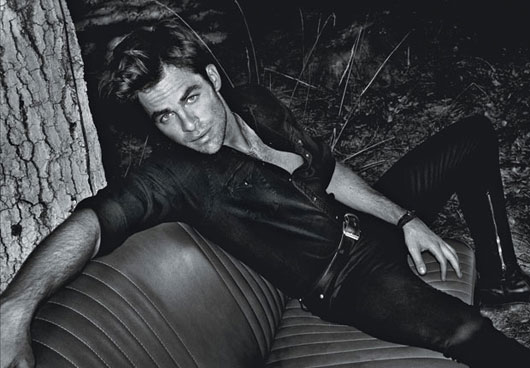 Chris_Pine_allblack_bw_HEmbed