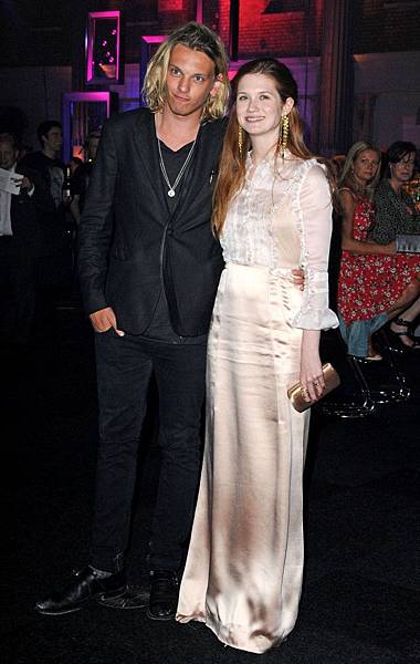 Bonnie+Wright+Jamie+Campbell+Bower+Harry+Potter+mmwVqJTTaqCx.jpg