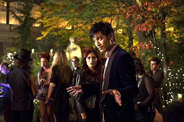 Lily-Collins-and-Godfrey-Gao-in-The-Mortal-Instruments-City-of-Bones-2013-Movie-Image.jpg