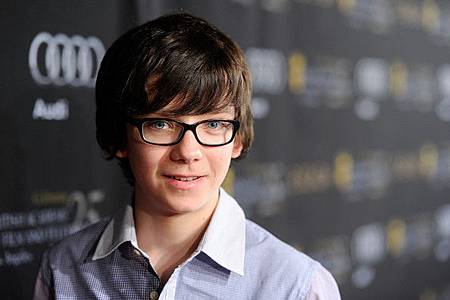 Asa+Butterfield+Short+Hairstyles+Emo+Bangs+Gqc5Pzn7bTYl.jpg