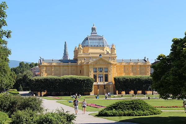 Croatia, Zagreb-120616-014-藝術展覽館