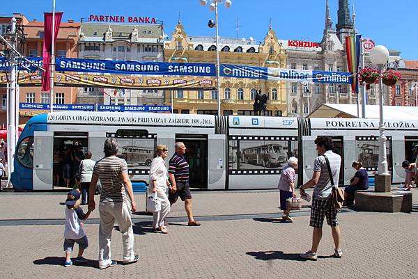 Croatia, Zagreb-120616-154-輕軌電車