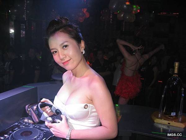 越南美女DJ充滿律動感的節奏 網友：很晃剛是地震了嗎？[圖+影]1